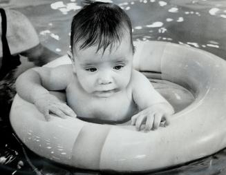 175 babies learn to swim with moms' aid