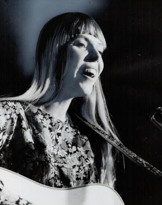 Joni MItchell, Her album's taking off