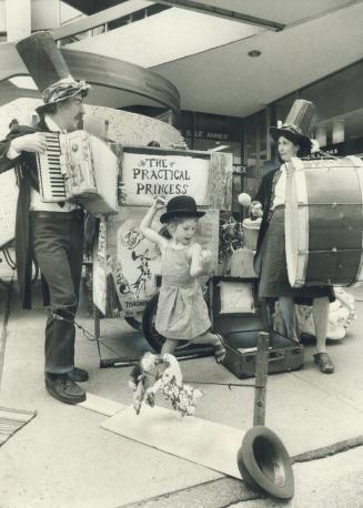 Streets performers David Anderson and Sara Barkar, daughter Rose, 4, entertain on Bloor St