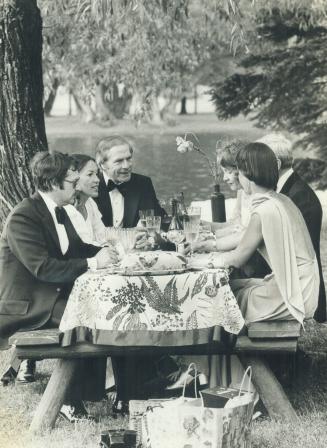 First nighters from London enjoy an elegant picnic on the Avon