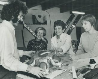 Watching an artist at work. Lending a hand to artist Barrie Briscoe are Mrs. Joseph Vanderheyden, Mrs. Anthony Scott-Fisher and Mrs. Peter Goering. He(...)