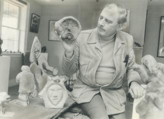 Eskimo whale-bone sculpture is shown by Eric Mitchell, owner of the Kaiser Gallery in Kleinburg, which specializes in art by Canada's Arctic natives. (...)