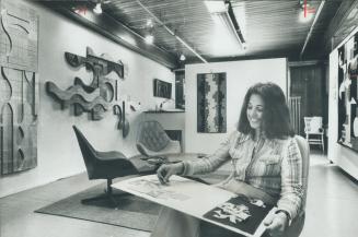 Demonstrating art techniques at her children's school artist Ina Gilbert discovered the students like to rearrange symmetrical shapes of paper or felt(...)