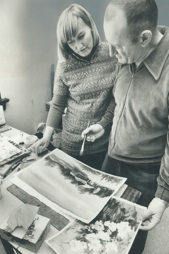 Artists get together. Artist Jack Reid discusses some of the fine points of painting with Pauline Kulha during a special program sponsored by York Fin(...)