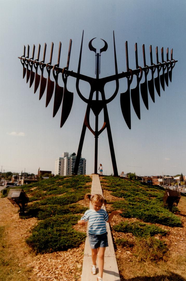 Wholebone Sculpture an Kempenfelt Bay