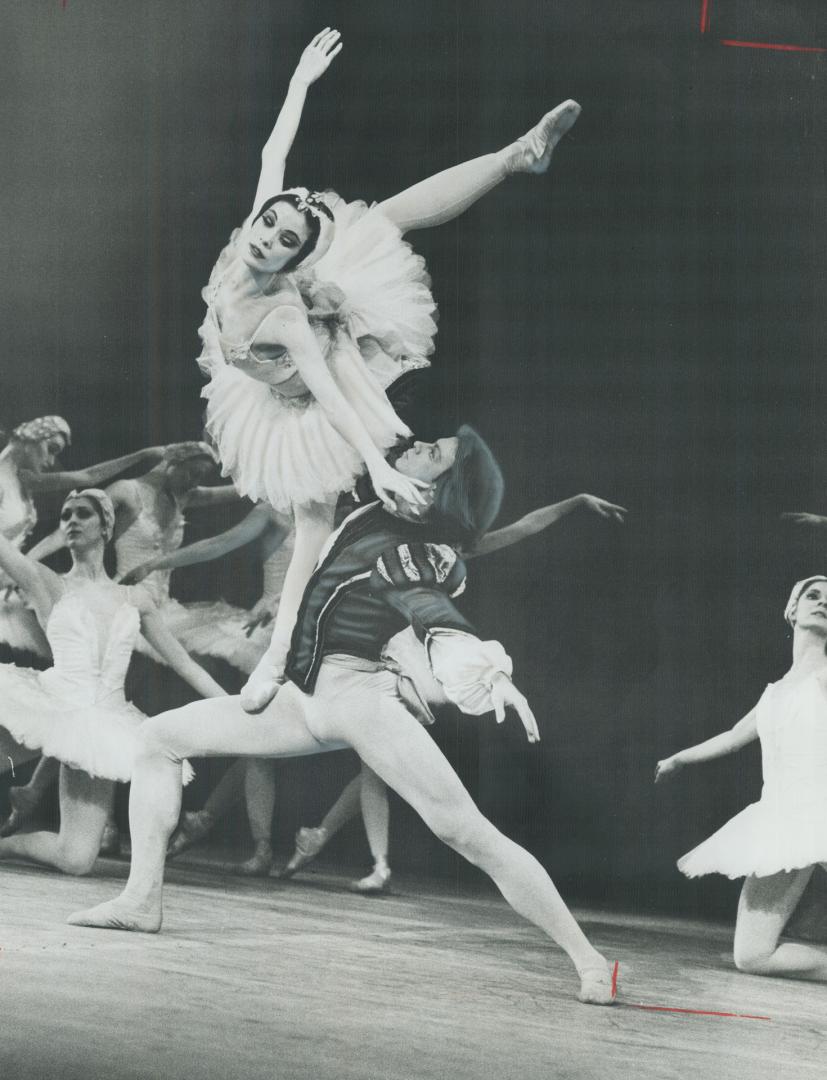 Dramatic version of Swan Lake was danced last night by Karen Kain and Frank Augustyn of National Ballet at O'Keefe Centre. Choreographer Erik Bruhn ha(...)