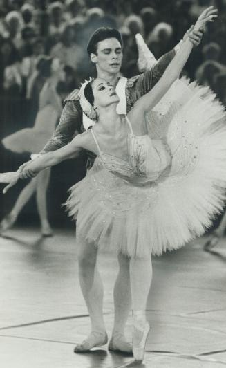 Swan Lake Ontario The National Ballet set itself down at the Fourm yesterday, with Raymond Smith and Nadia Potts as Prince and Swan Queen in the after(...)