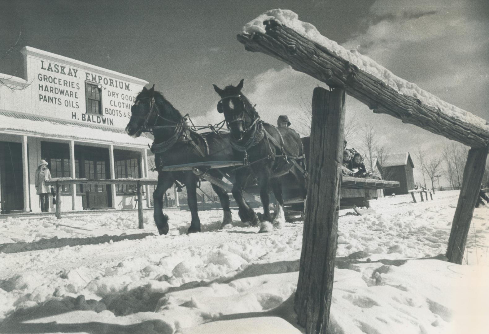 A traditional winter scene from Canada's pioneering days is re-enacted yesterday at Black Creek Pioneer Village as a team of horses pulls a sled loade(...)