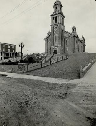 31977- Church at Mont Joli, Que