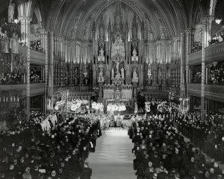 French Canada prays for victory in Notre Dame church, Montreal