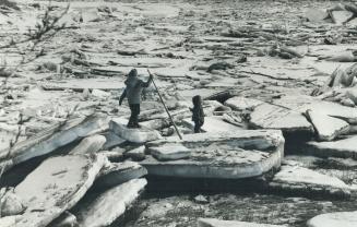 Islands of ice choke the Credit River, Huge chunks of ice pile up on the Credit River just south of the Britannia Road bridge near Streetsville yester(...)