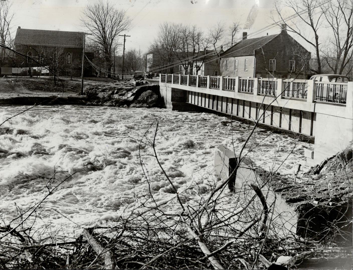 Ice-choked credit river overflowed its banks at Glen Williams yesterday and sent a wave of gigantic ice-floes, logs and other debris racing through a (...)