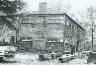 Old military barrackes seeing restored near Niagara - on - the - lake