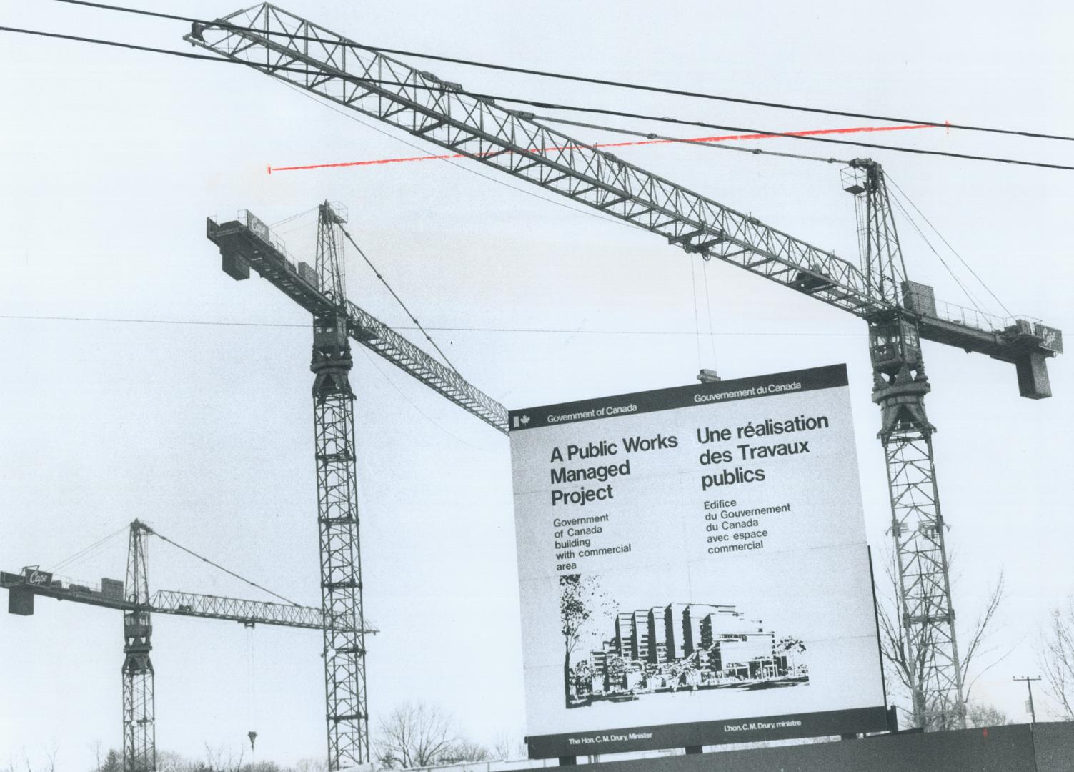 Construction of the federal government's office building in North York is under way, with three huge cranes towering over the site. Two levels of park(...)