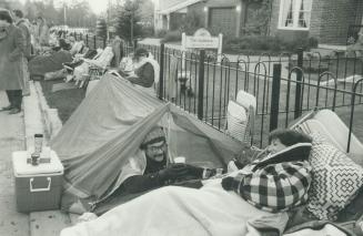 Despite chilly temperatures, at least 70 families camped last night outside a sales office at a Pickering subdivision to get first crack at 102 houses(...)