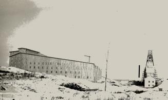 Mill and shaft house at the Howey gold mine