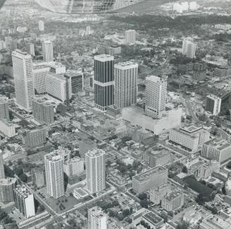 Bay - Bloor - Yonge complex looking N