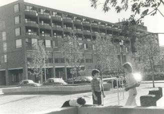 Canada - Ontario - Toronto - Apartments - Crombie Park Apartments