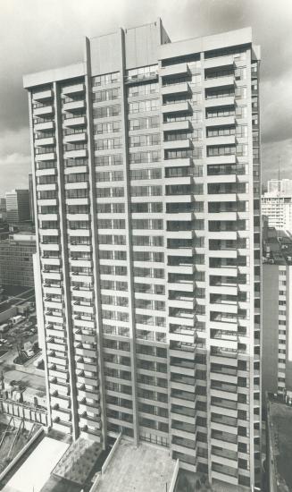 Carltoncourt apartment tower on Wood St