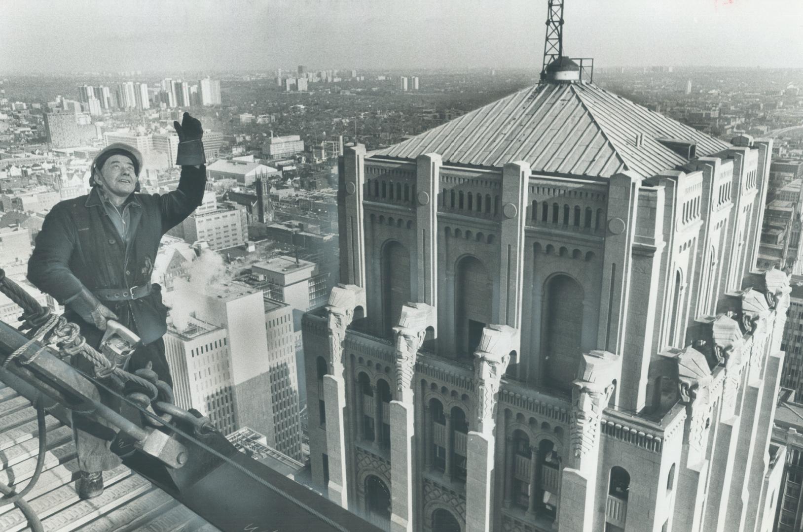 Heading for new heights, construction worker Ab Ivany, now working on new Commerce Court tower that will rise 57 storeys, recalls that 41 years ago, i(...)