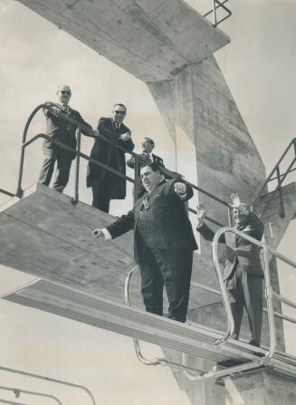 Ald. Ken Ostrander was not really going to push Ald. Joseph Piccininni; looking on are, from left, Ald. Hodgins, Beavis, CBC's Howard Summerville