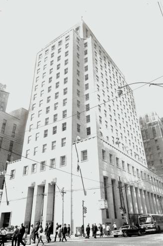 Banks on a downtown scrub-up. well-scrubbed look about downtown King Hays? Two major buildings have had a centre-wash-the Bank of Montreal at King and(...)