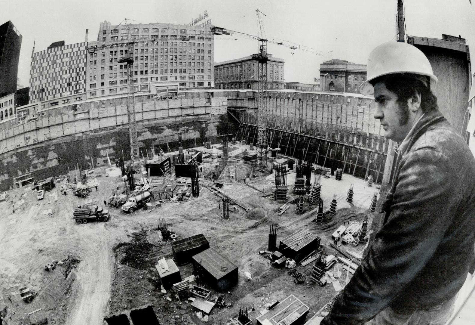 It's still a hole but with a difference, The site of the twin-tower Royal Bank Plaza at Front and Bay Streets in Toronto still looks a heck of a lot l(...)