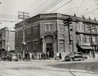 Scene of today's attempted hold-up, the Bank of Toronto branch at Dundas St