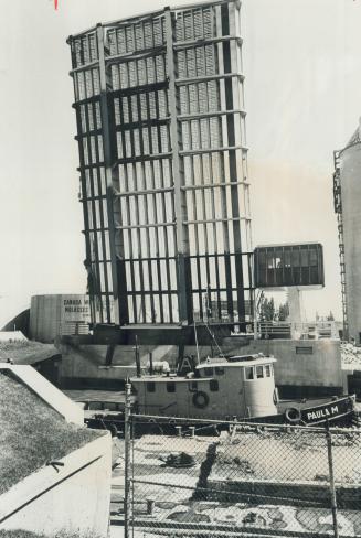 Waterfront bridge starts work. A $1,000,000 shortcut for truck traffic to the waterfront industrial area south of the Keating Channel, this new lift b(...)