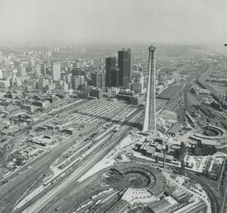 Canada - Ontario - Toronto - Buildings - CN Tower - Construction 1973