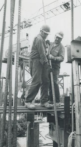 Canada - Ontario - Toronto - Buildings - CN Tower - Construction 1973