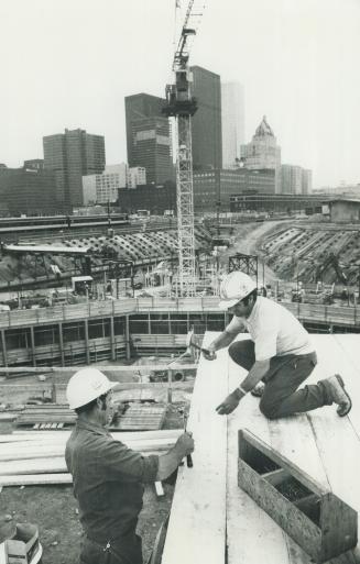 Canada - Ontario - Toronto - Buildings - CN Tower - Construction 1973