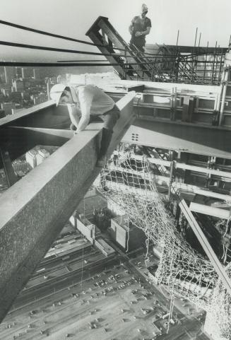 Canada - Ontario - Toronto - Buildings - CN Tower - Construction 1974