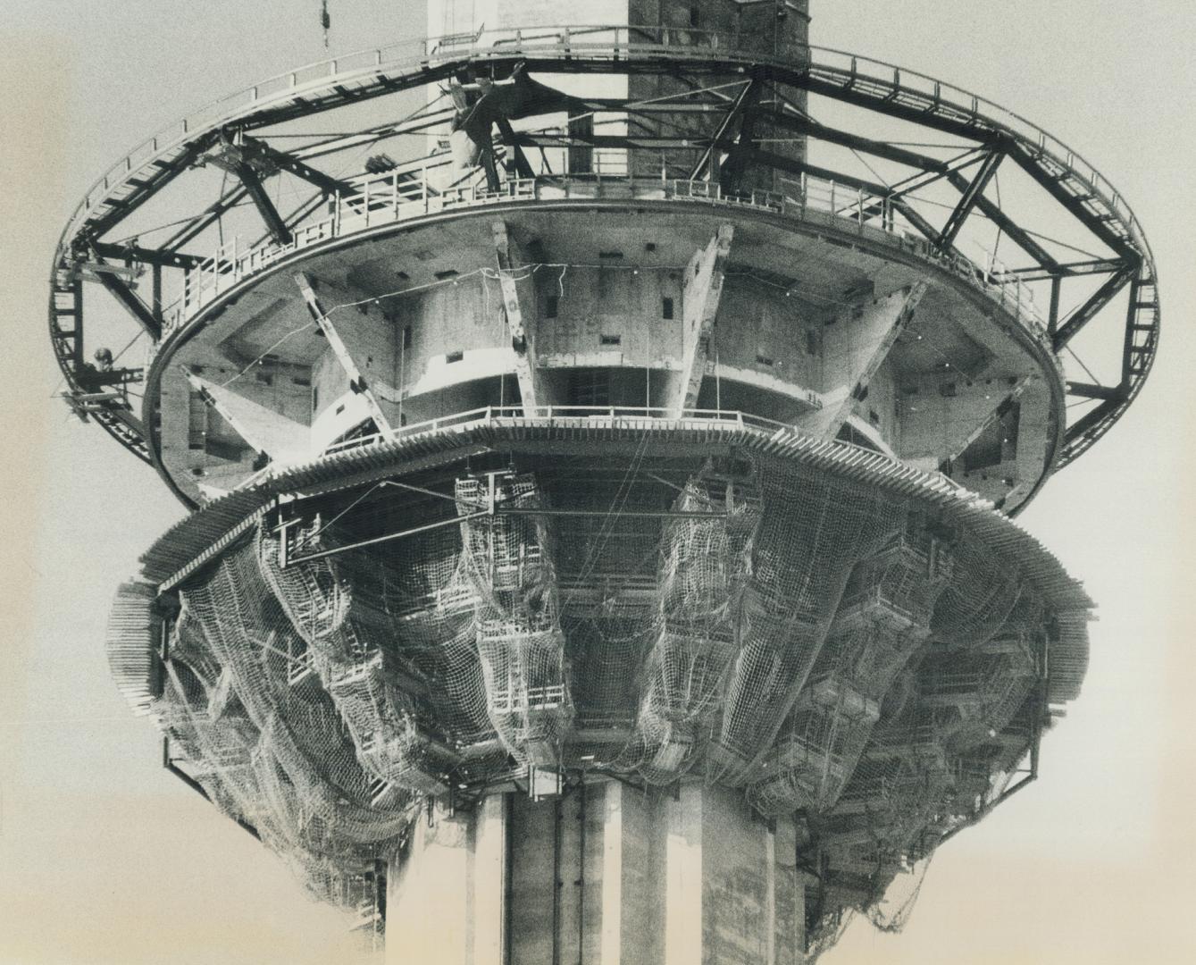 Canada - Ontario - Toronto - Buildings - CN Tower - Construction 1974