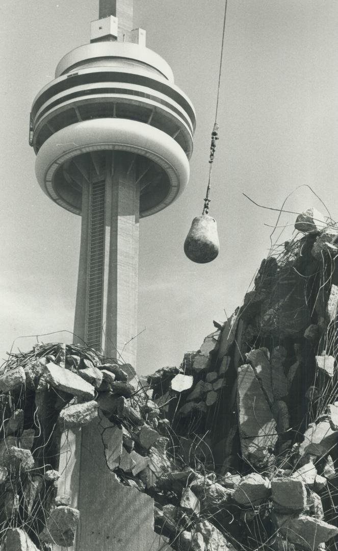 CN Tower hard to miss. But the wrecker's ball fell - again and again - yesterday on Monarch Mills' waterfront grain elevators. A little camera tricker(...)