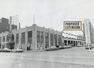 Bus terminal expansion proposed for crowded station at Bay and Dundas would involve extending present second storey to cover area now used for boardin(...)