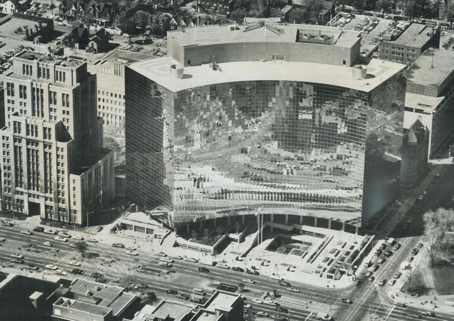 Hydro's old headquarters. Ontario Hydro's old headquarters building on University Avenue, empty since its last occupants moved into Hydro Place (right(...)