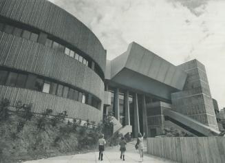 Science Centre. Off to the new science centre are Karl Brown, 5, Sandra Barrese, 5, and Stephanie Brown, 7, on a preview trip of the $30 million provi(...)