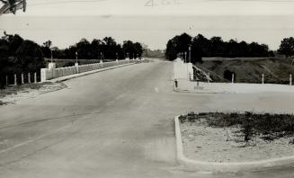 Important land sales closed. Above is shown a photograph of the new Woodbine bridge, giving access to the new Woodbine highway, and showing the clubho(...)