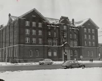 Deaconess home at St. Clair Ave. and Avenue Rd. will be shared by the city and medical associations under a co-operative agreement. City will take over three-quarters