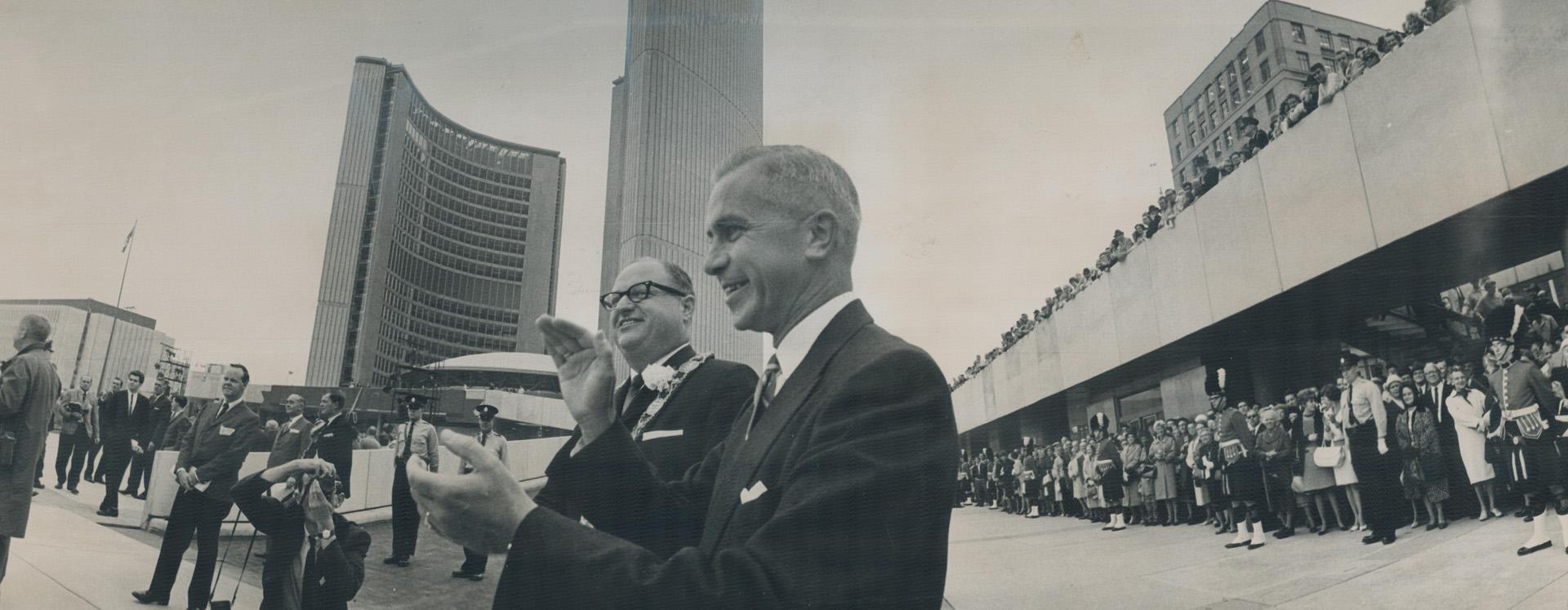 Cheers and applause, led by Mayor Philip Givens and Metro chairman William Allen, rang out in Nathan Phillips Square today as the new $31 million City(...)