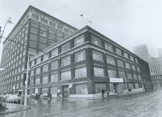 Teraulay campus of George Brown college, Modern community college is housed in converted warehouse