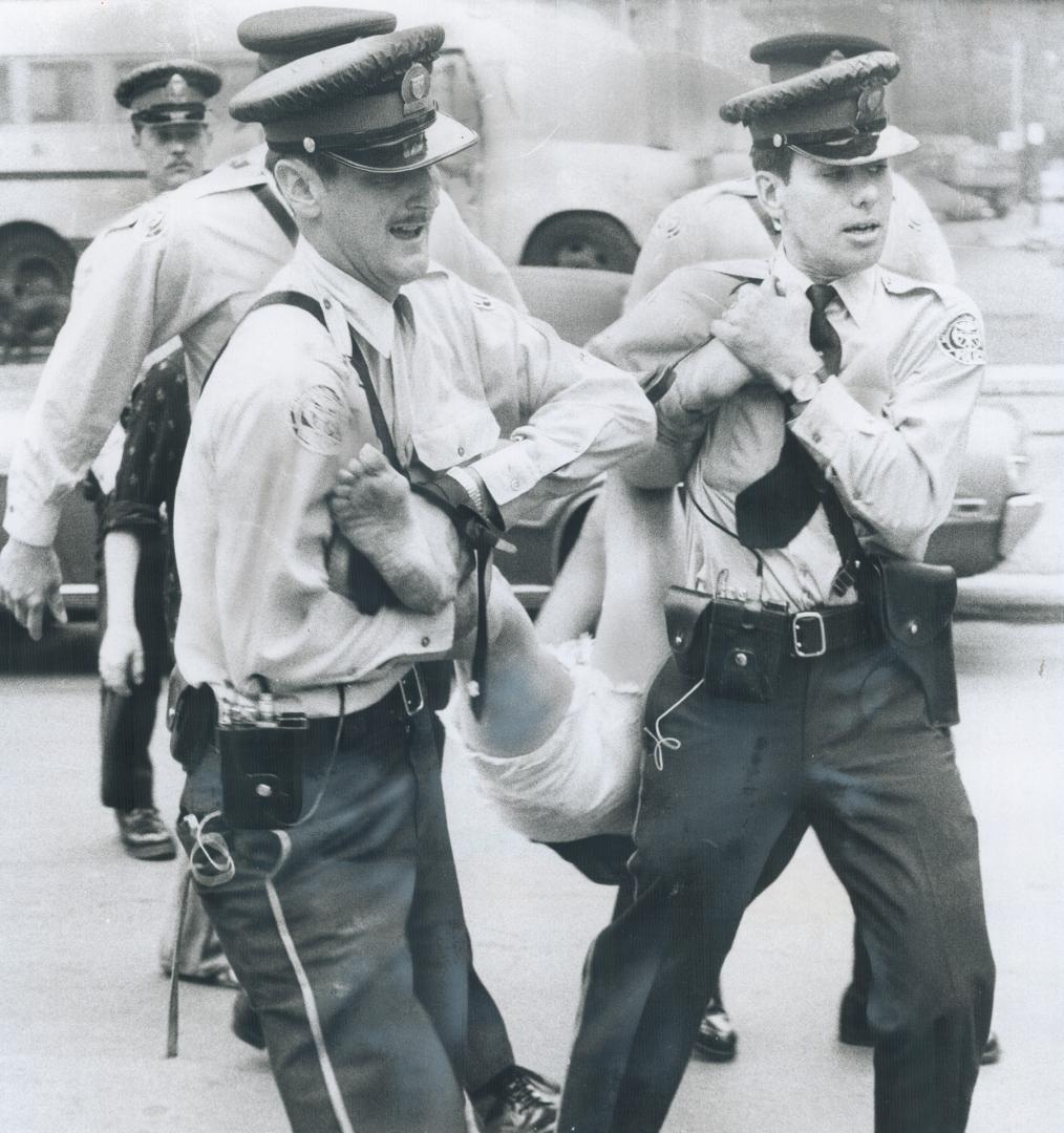 Friendly persuasion wasn't enough to get tenant Jane Barnett out of Rochdale College yesterday, so Metro police had to carry her. It took four policem(...)