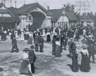 Old Dufferin St. Entrance is seen as it appeared in 1907. Many world famous events were initiated at the CNE, like the marathon swim for men and women(...)