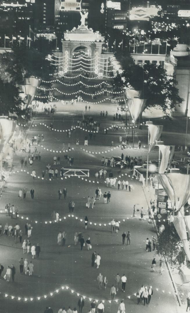 The bustle and activity of the Canadian National Exhibition is never more noticeable or colorful than at night as this picture at the Midway last nigh(...)