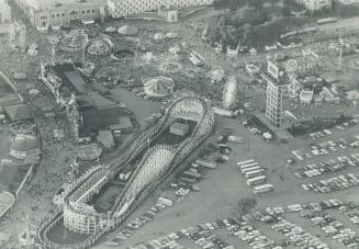 The star's Boris Spremo took this aerial view during one of this year's busiest days