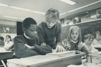 Effiong Okon tugged off his unfamiliar overshoes, braced himself, then entered his new class at Davisville Public School. A guy's first day at school (...)