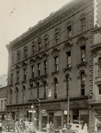 Romain building changes hands. Above is a photograph of the Romain building, 83 to 91 King St. W., which to-day figures in one of the large down-town (...)