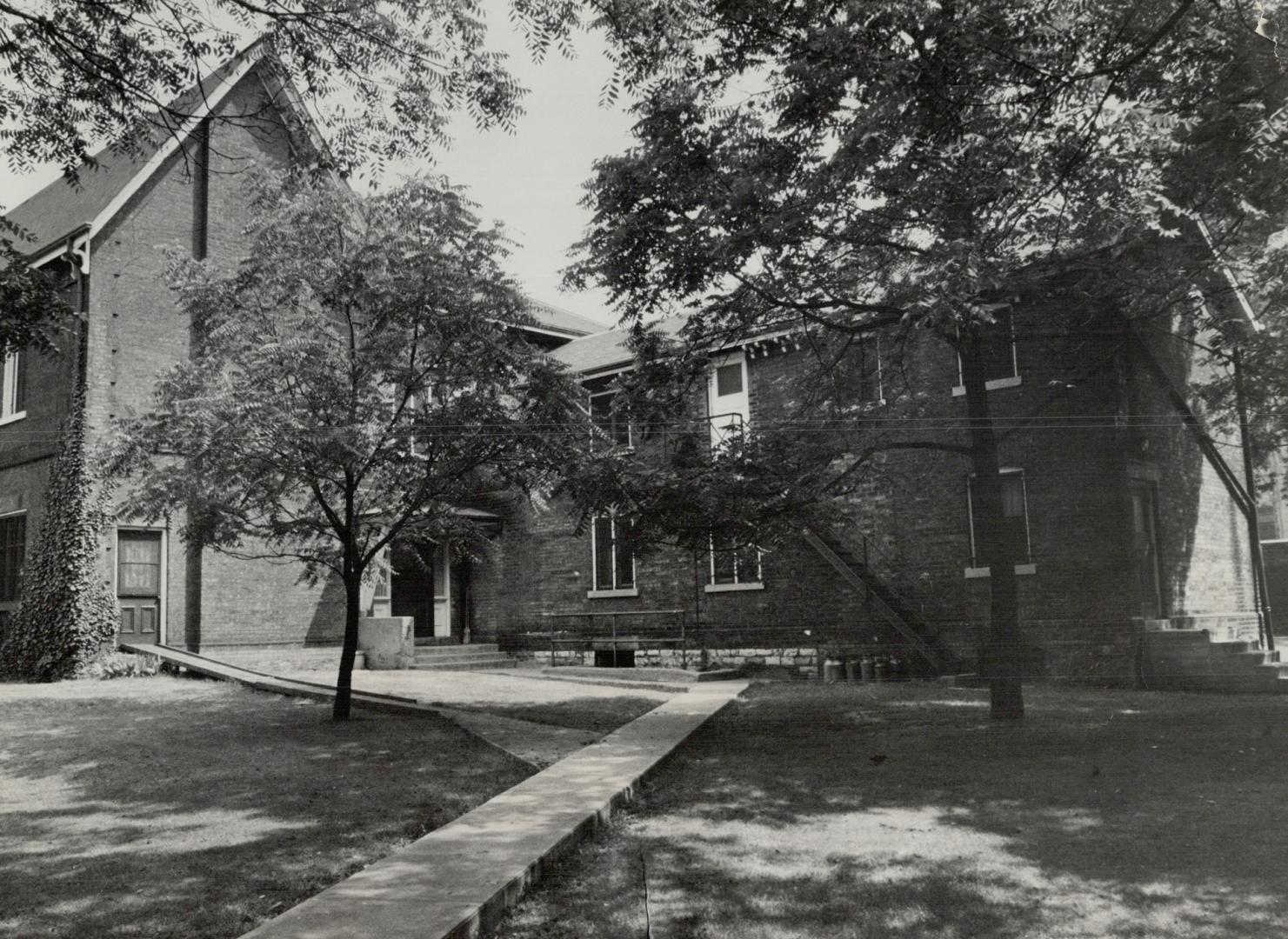 Canada - Ontario - Toronto - Hospitals - Queen St 999 - 1965 and earlier