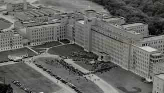 ded by U.S authorities. as the finest veterans hospital on the North American continent, in the world, Sunnybrook is shown in this general view. What (...)